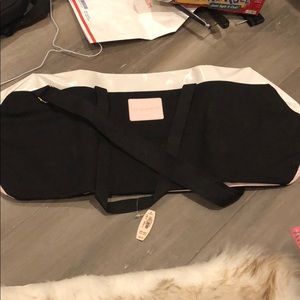 VICTORIAS SECRET WEEKENDER DUFFEL BAG NWT